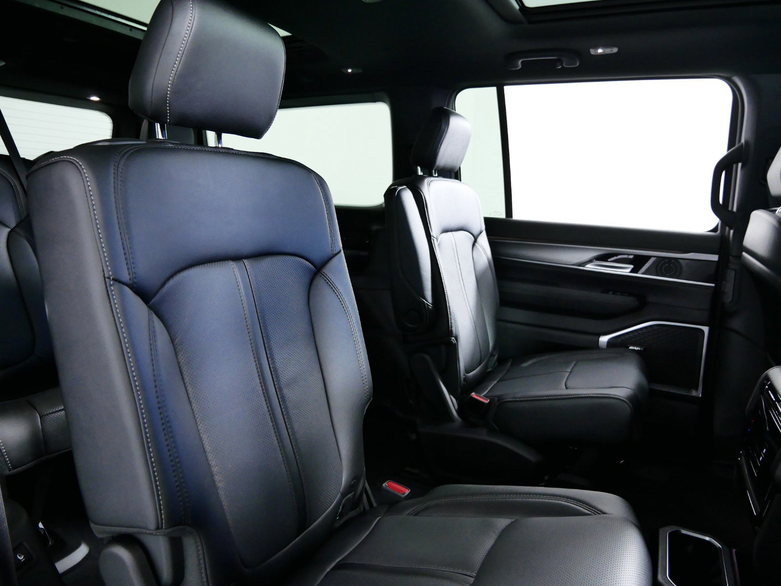 Thumbnail: 2024 Jeep Wagoneer - 23