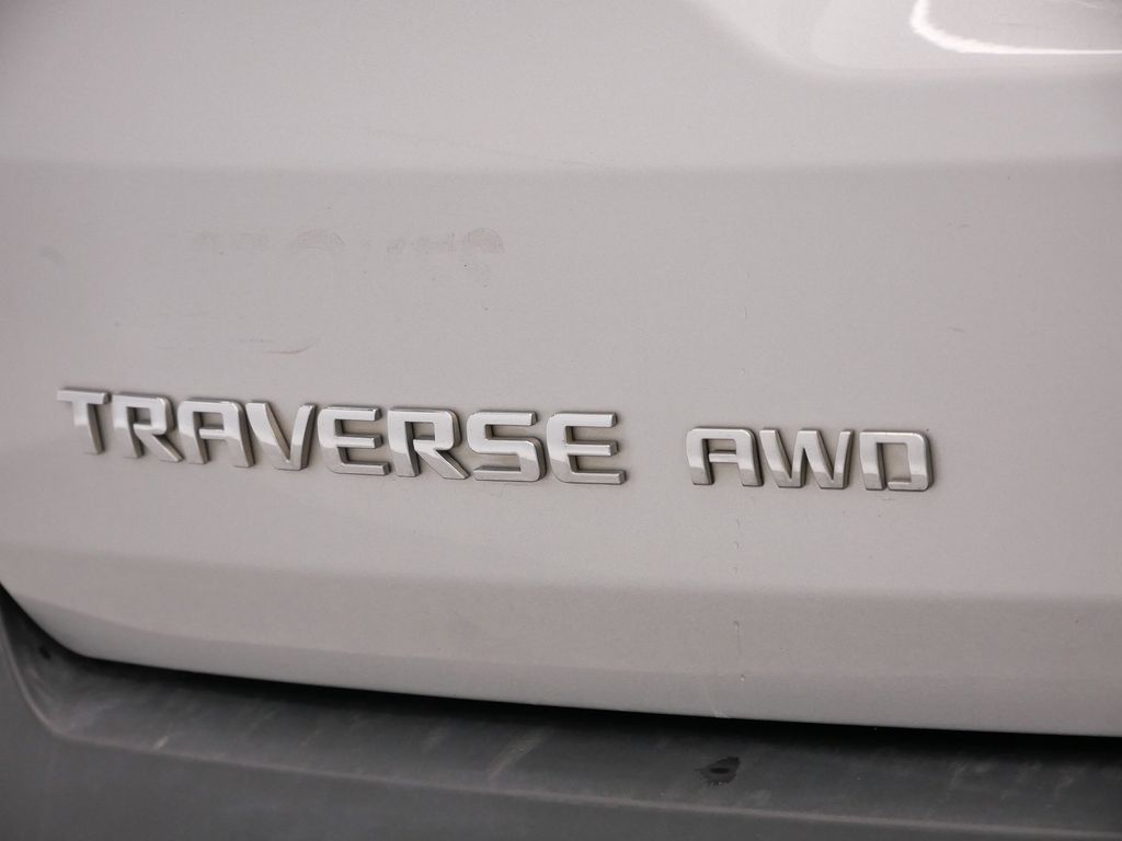 Thumbnail: 2022 Chevrolet Traverse - 21