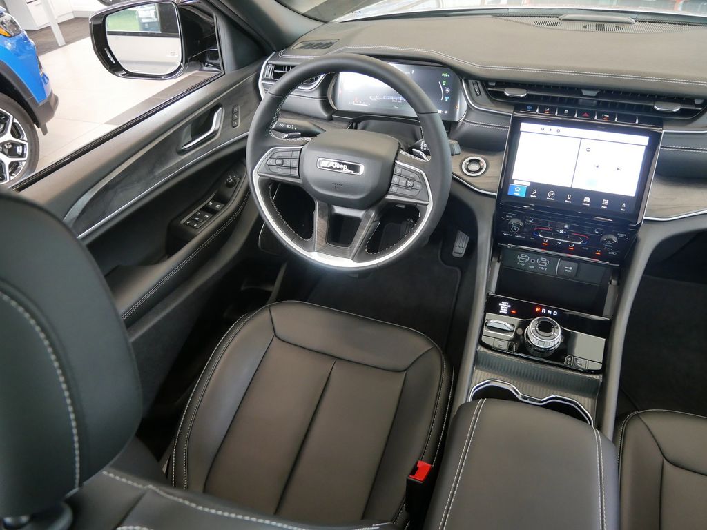 Thumbnail: 2025 Jeep Grand Cherokee - 18