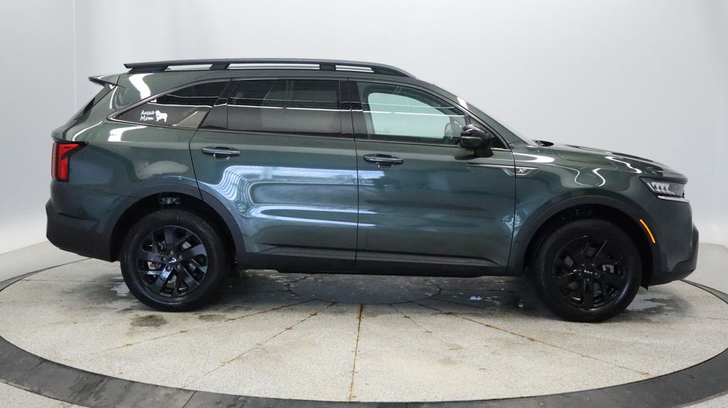 Thumbnail: 2023 Kia Sorento - 8