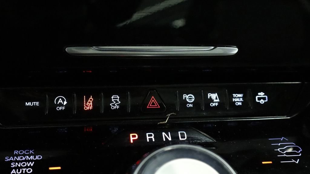 Thumbnail: 2022 Jeep Wagoneer - 45