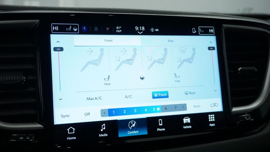 Thumbnail: 2026 Chrysler Voyager - 37