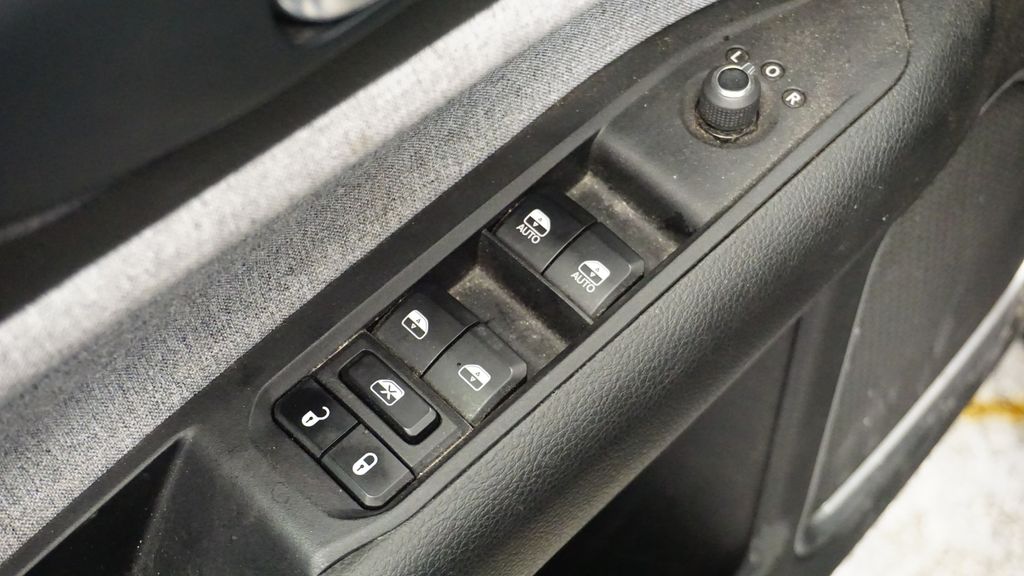 Thumbnail: 2023 Jeep Compass - 24