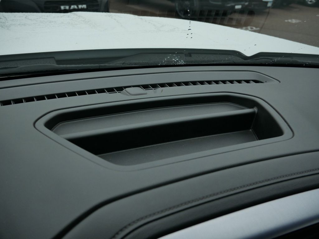 Thumbnail: 2022 GMC Sierra 3500 - 35