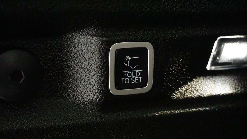 Thumbnail: 2023 Jeep Grand Cherokee L - 20