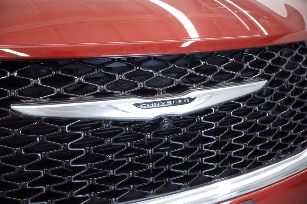 Thumbnail: 2026 Chrysler Pacifica - 4