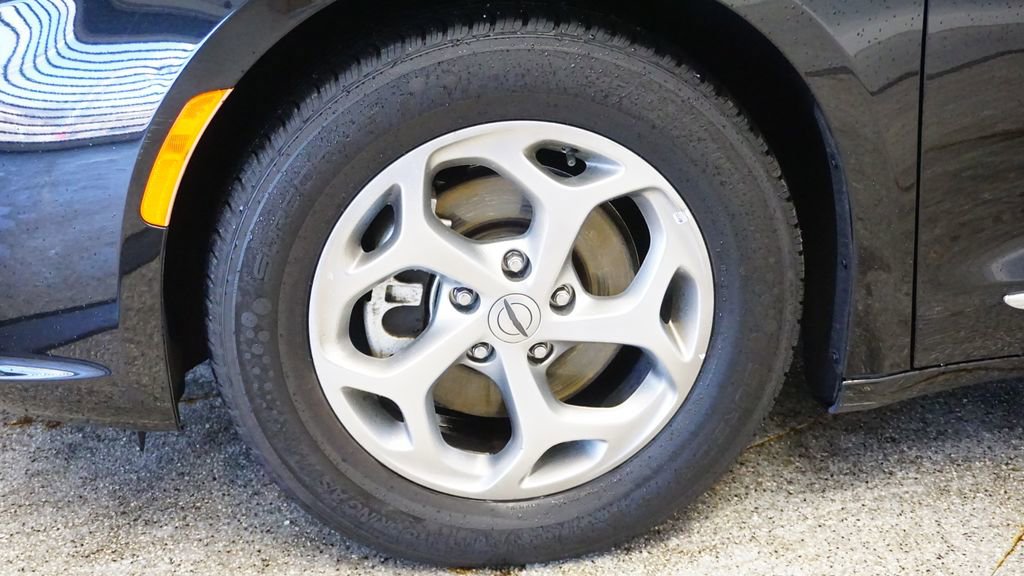 Thumbnail: 2023 Chrysler Pacifica - 10