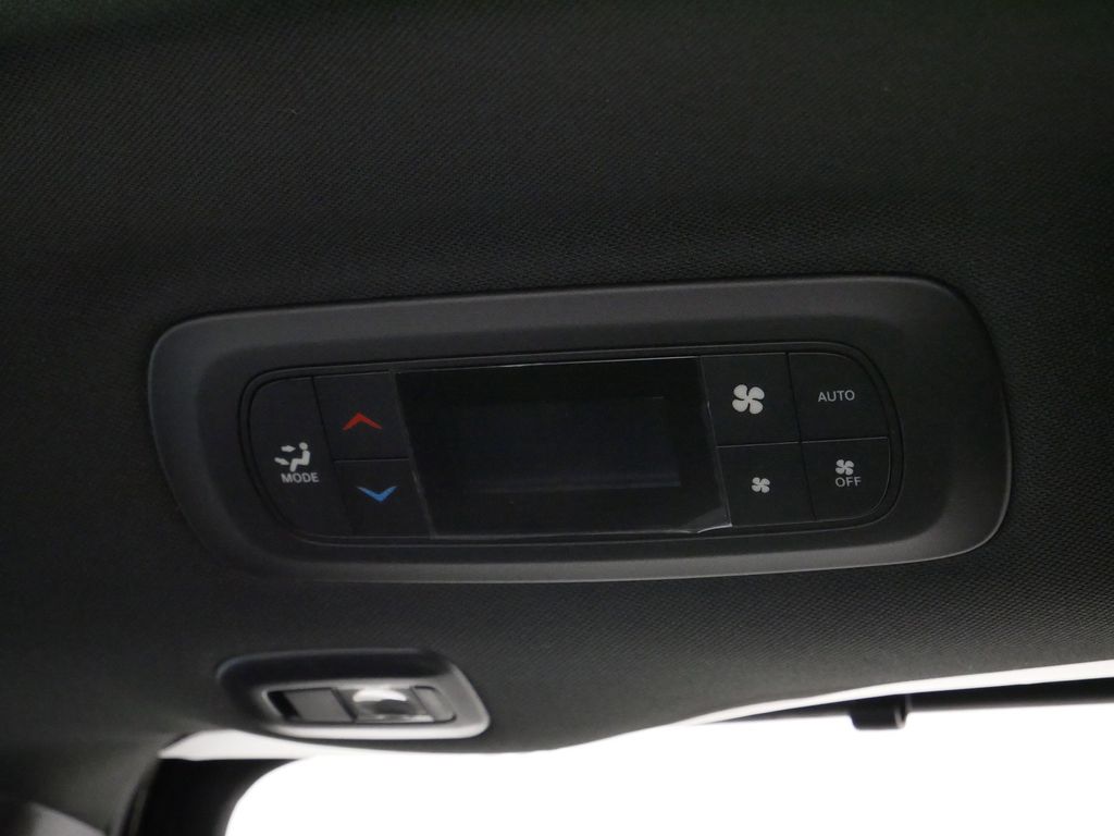 Thumbnail: 2026 Chrysler Pacifica - 18