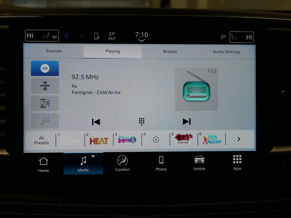 2025 Chrysler Pacifica Hybrid Select 44