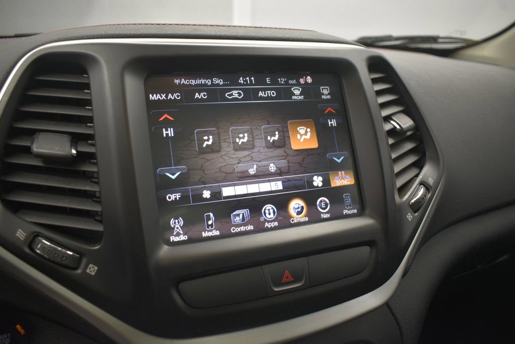 Thumbnail: 2016 Jeep Cherokee - 45