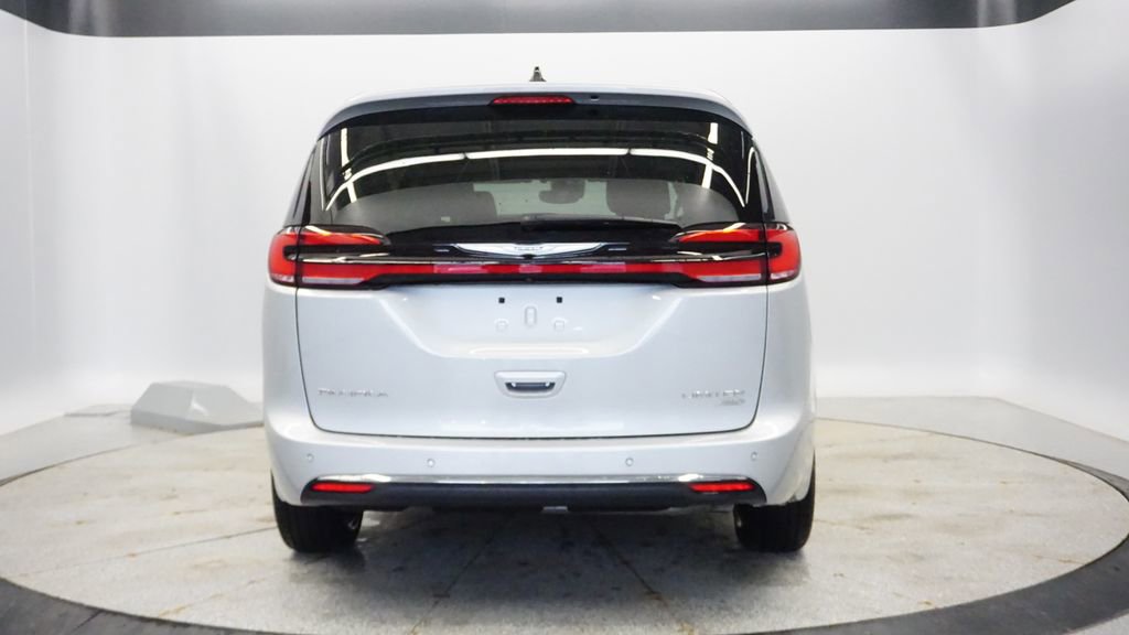Thumbnail: 2024 Chrysler Pacifica - 4