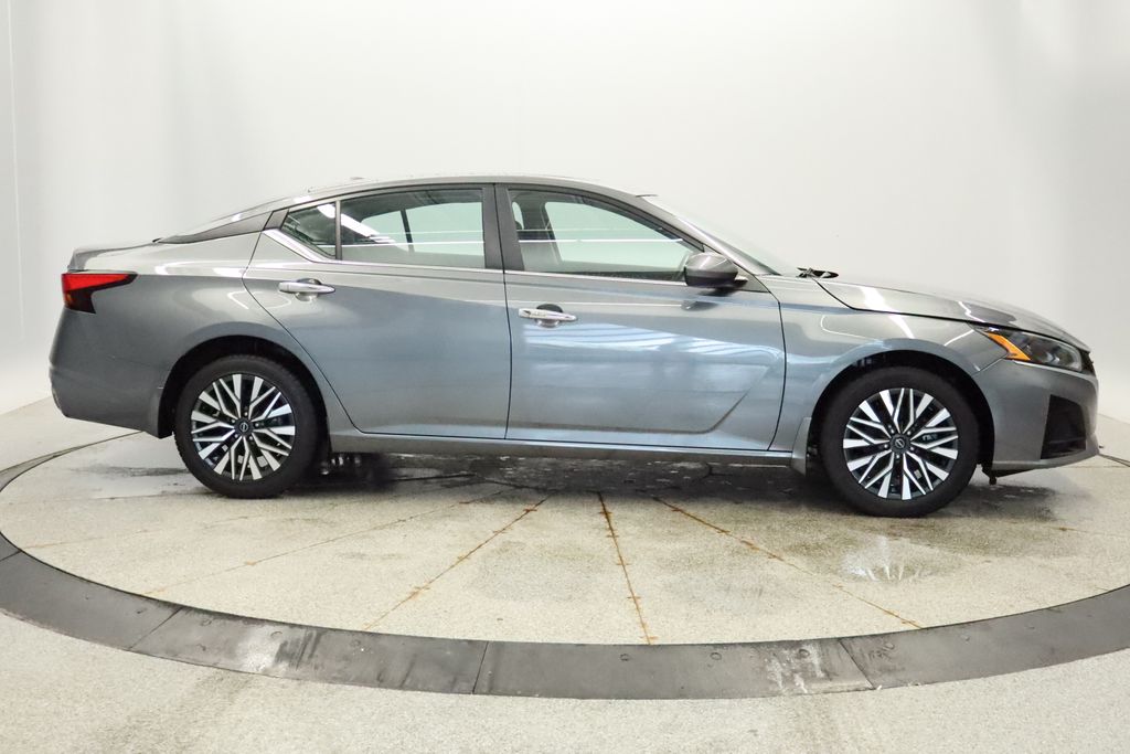 Thumbnail: 2023 Nissan Altima - 8