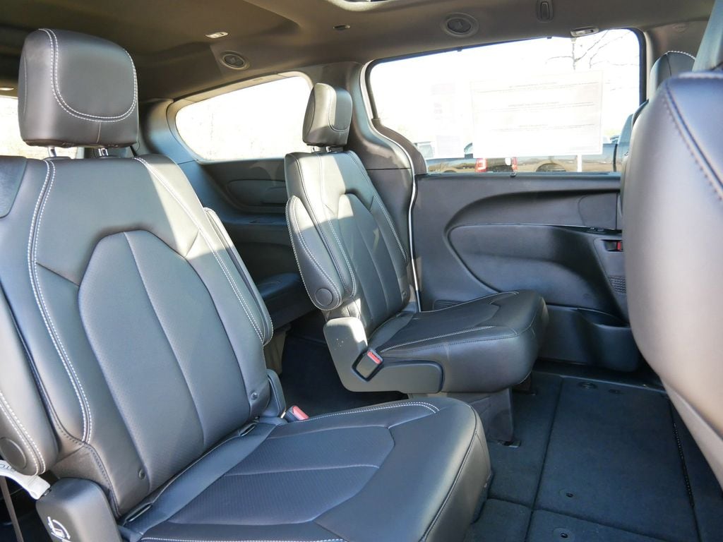 Thumbnail: 2026 Chrysler Pacifica - 26