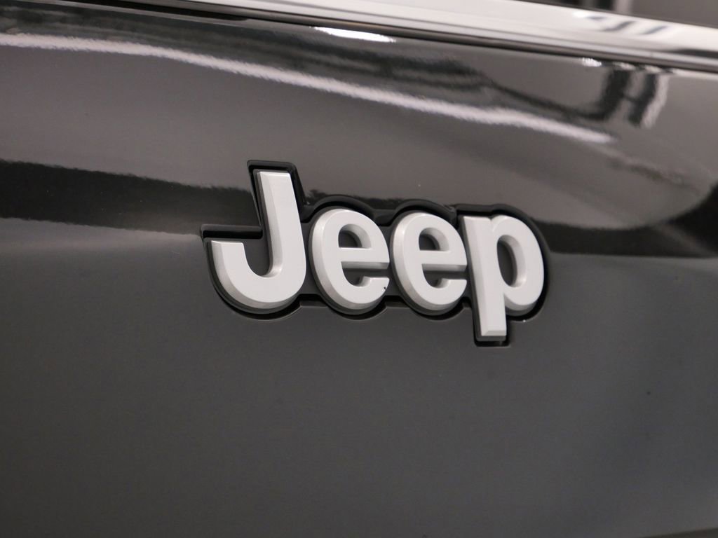 Thumbnail: 2025 Jeep Grand Cherokee L - 17