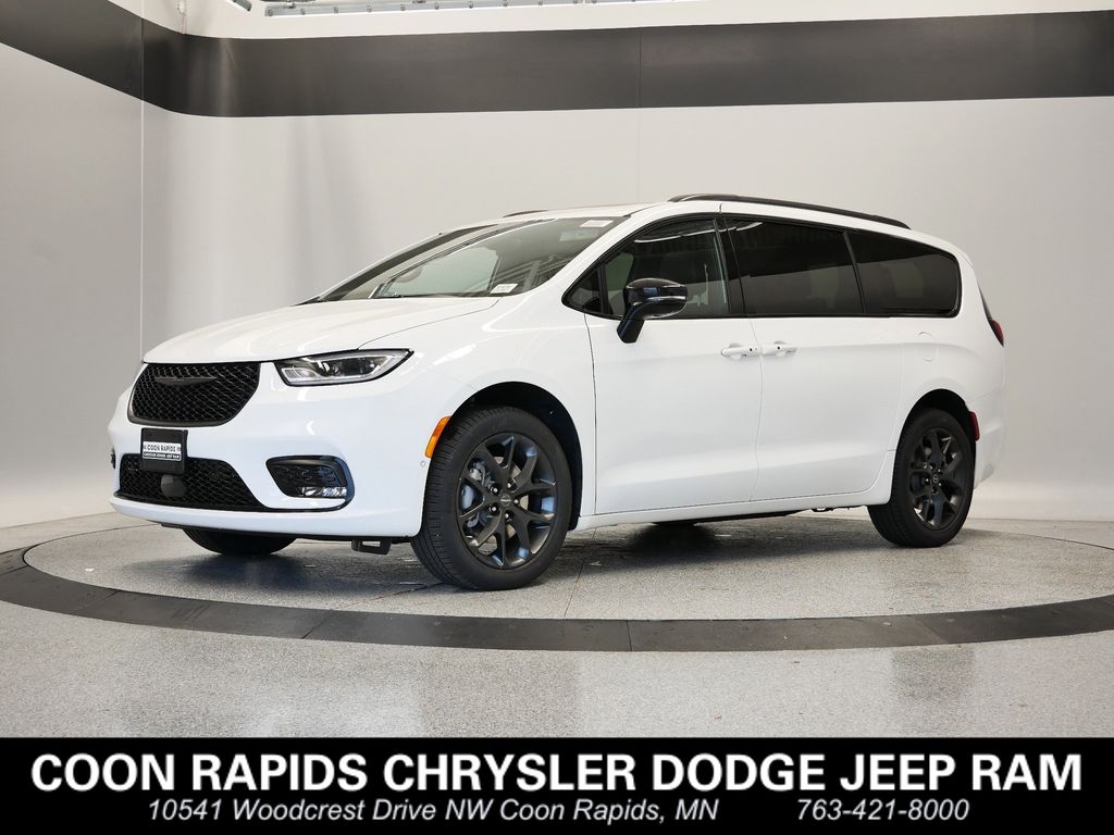 Thumbnail: 2026 Chrysler Pacifica - 1