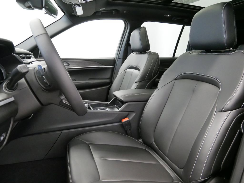 2025 Jeep Grand Cherokee Limited Edition 33