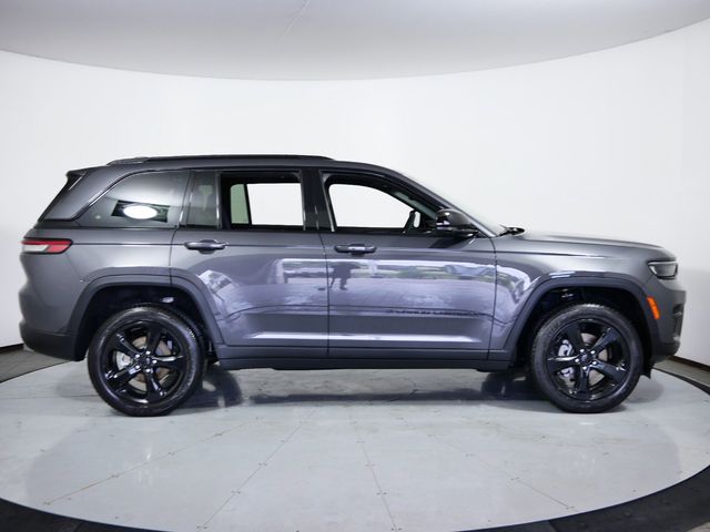 Thumbnail: 2024 Jeep Grand Cherokee - 9