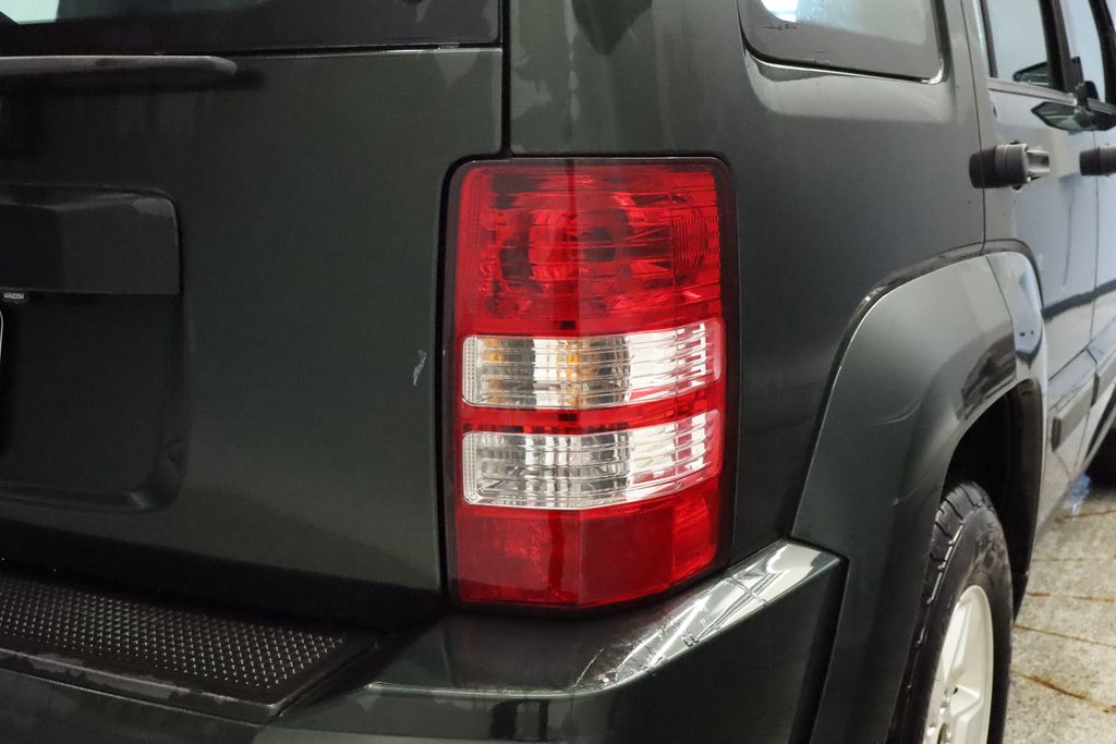 Thumbnail: 2012 Jeep Liberty - 13