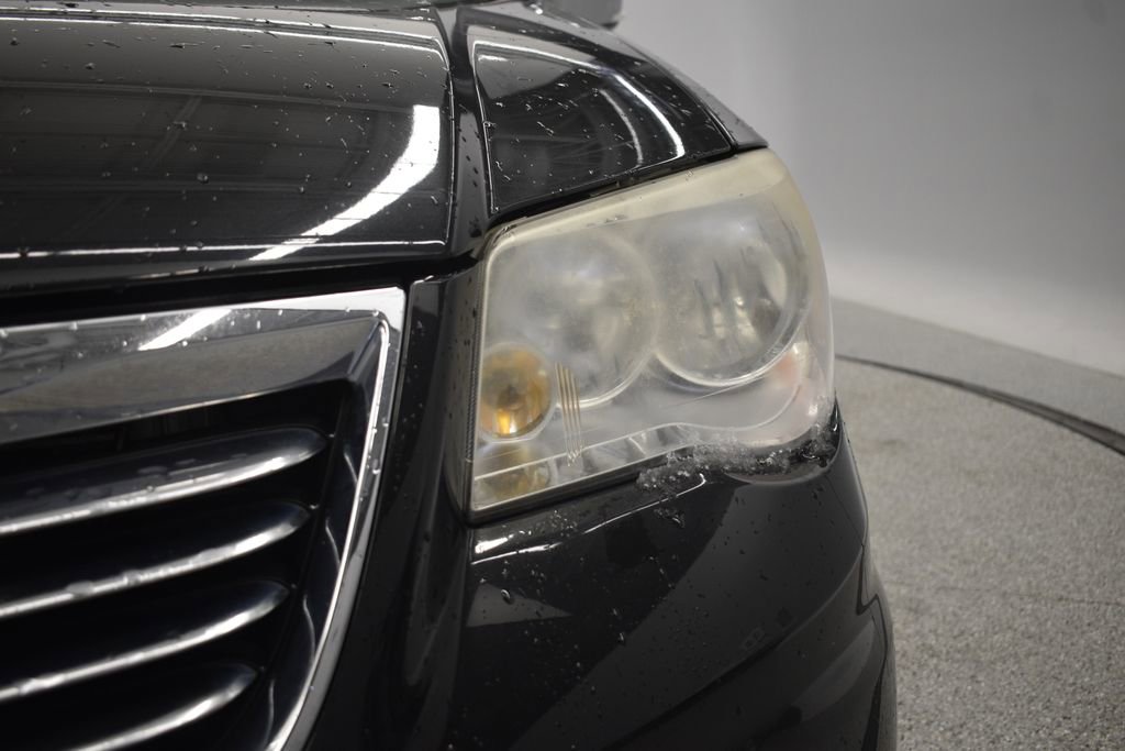 Thumbnail: 2014 Chrysler Town & Country - 11