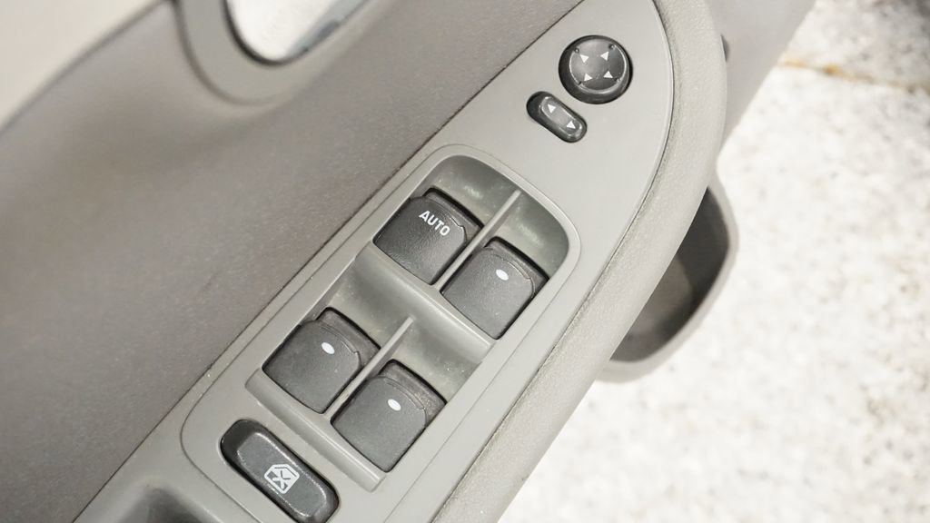 Thumbnail: 2012 Chevrolet Malibu - 21