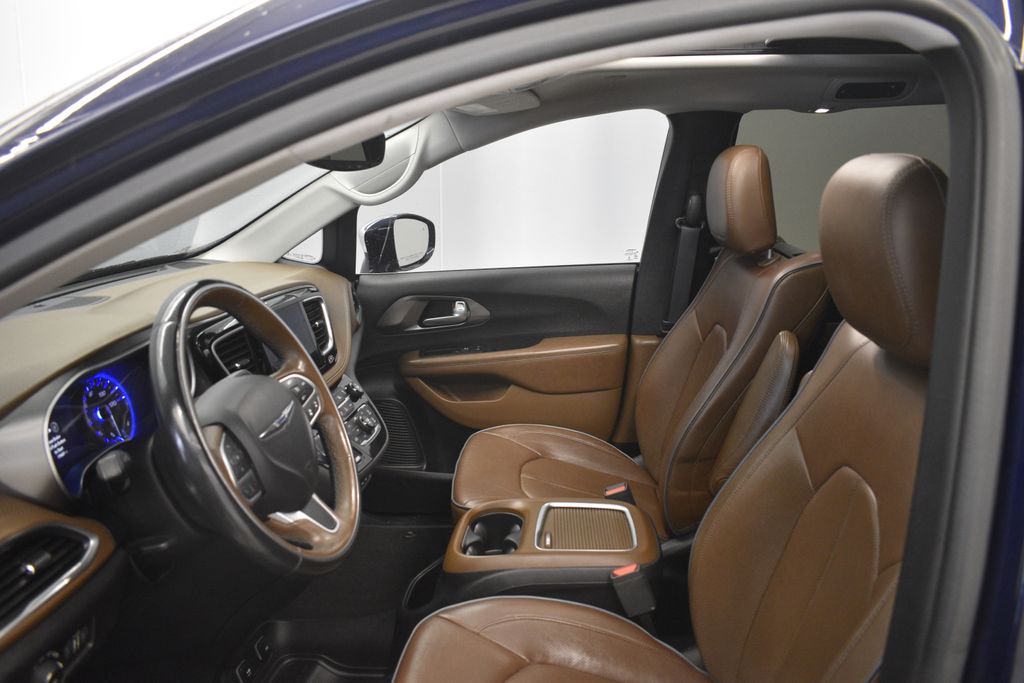 Thumbnail: 2017 Chrysler Pacifica - 31