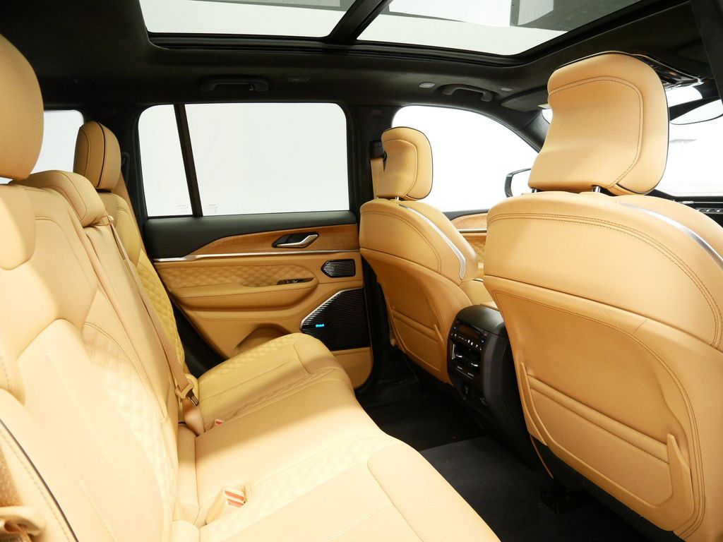 Thumbnail: 2023 Jeep Grand Cherokee - 28