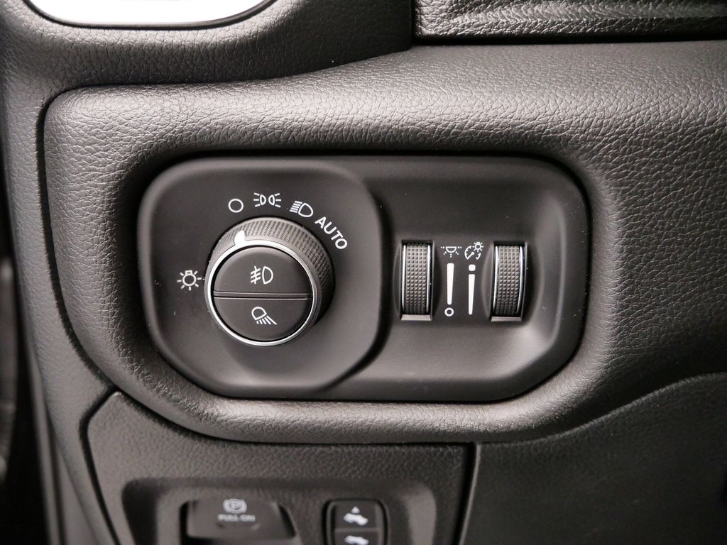 Thumbnail: 2026 RAM 1500 - 21