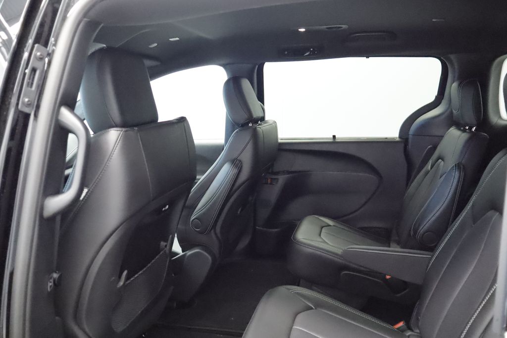 Thumbnail: 2026 Chrysler Pacifica - 14