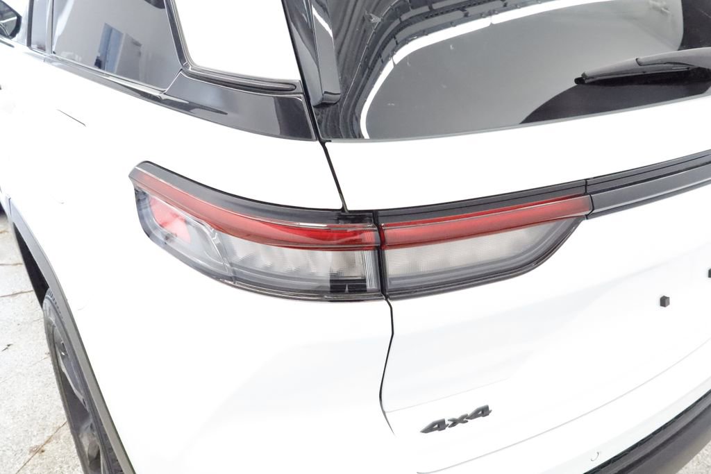 Thumbnail: 2023 Jeep Grand Cherokee - 17