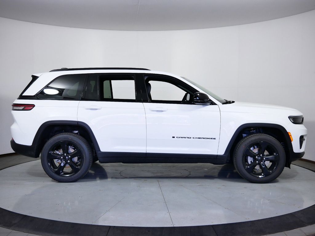 Thumbnail: 2024 Jeep Grand Cherokee - 9