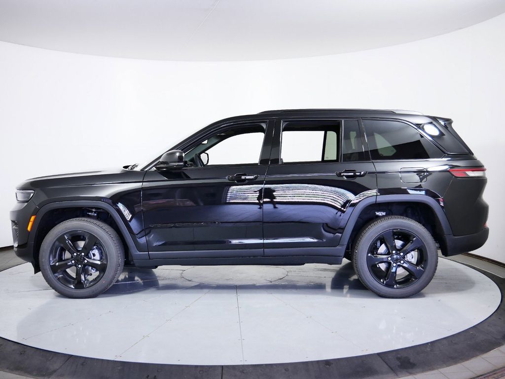 Thumbnail: 2024 Jeep Grand Cherokee - 16