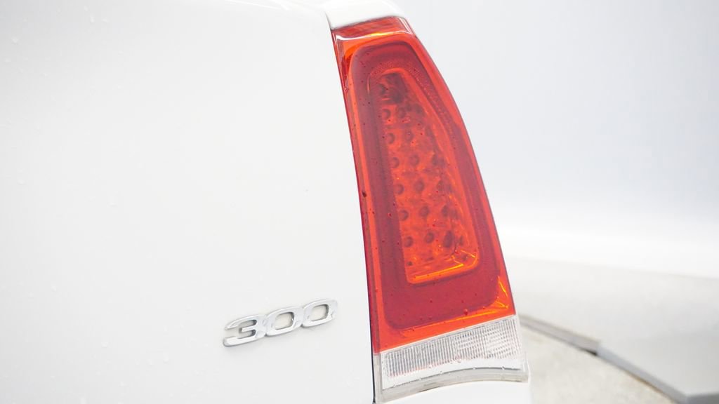 Thumbnail: 2019 Chrysler 300 - 14