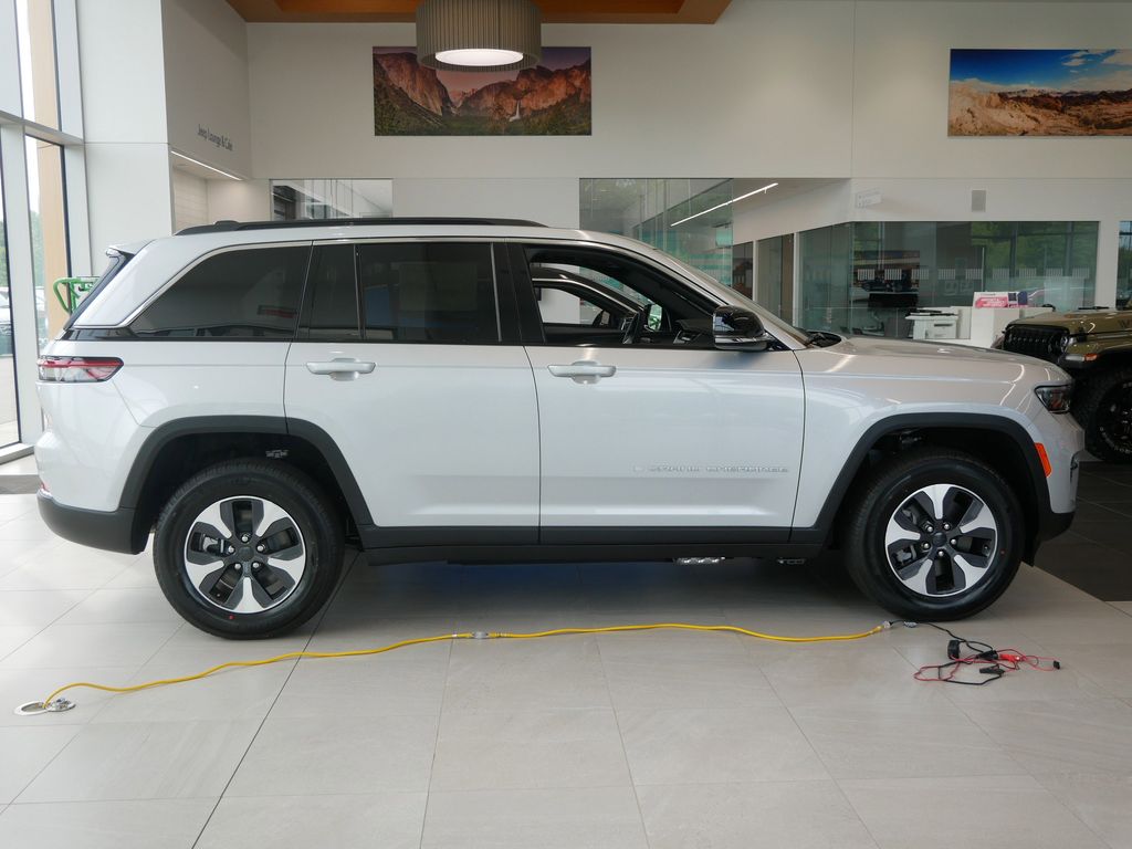 Thumbnail: 2025 Jeep Grand Cherokee - 6