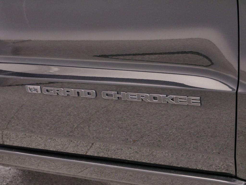 Thumbnail: 2021 Jeep Grand Cherokee - 18