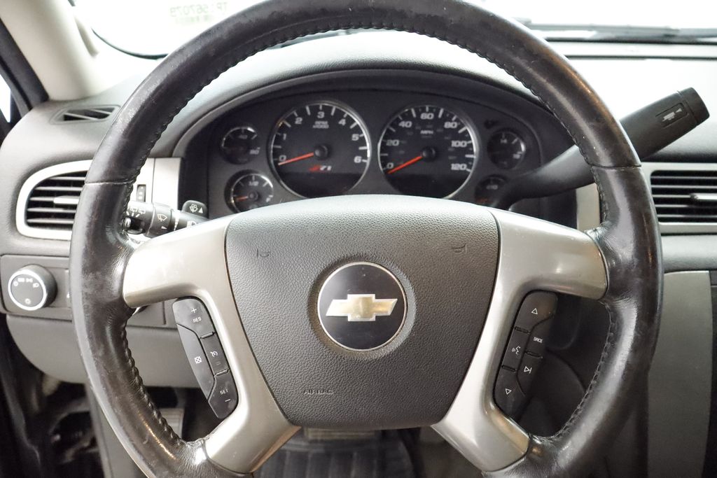 Thumbnail: 2008 Chevrolet Tahoe - 24