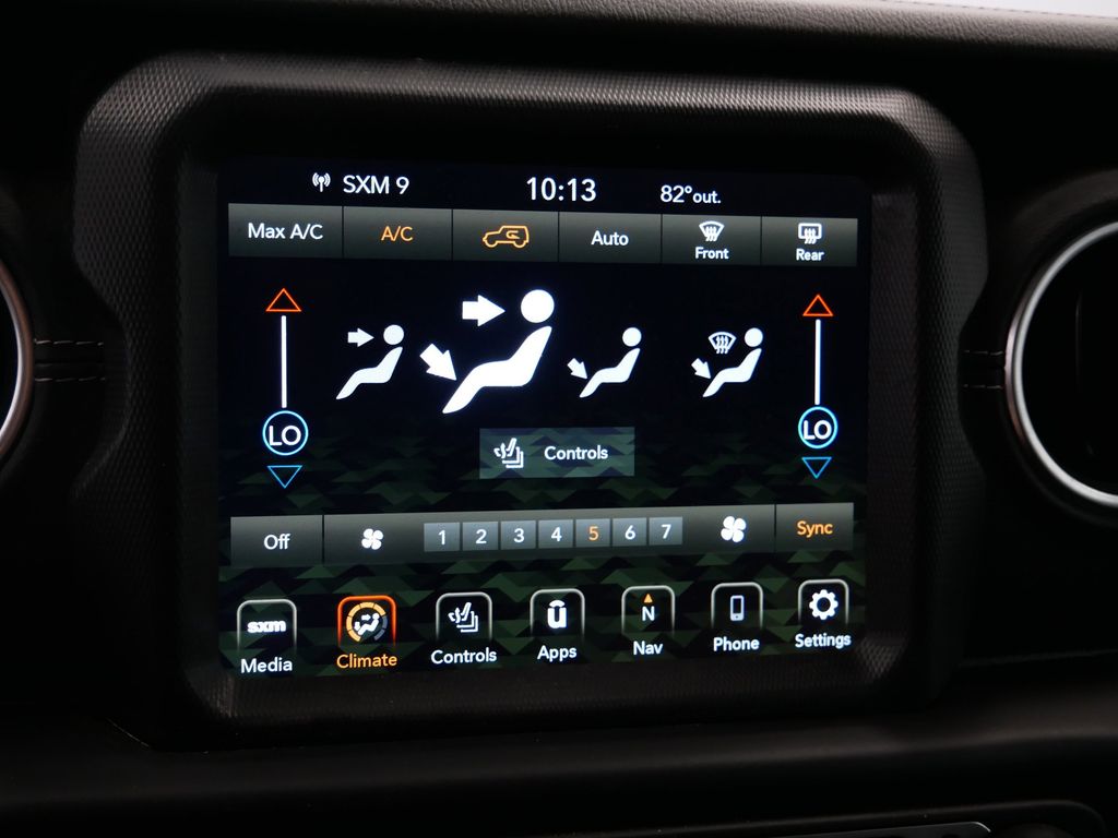 Thumbnail: 2022 Jeep Wrangler - 35