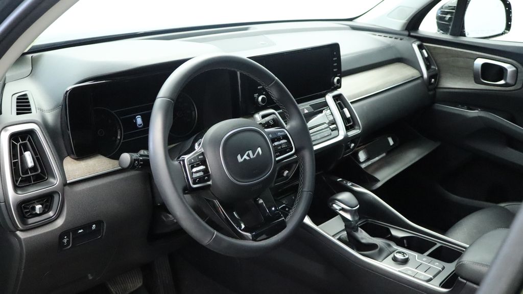 Thumbnail: 2023 Kia Sorento - 29