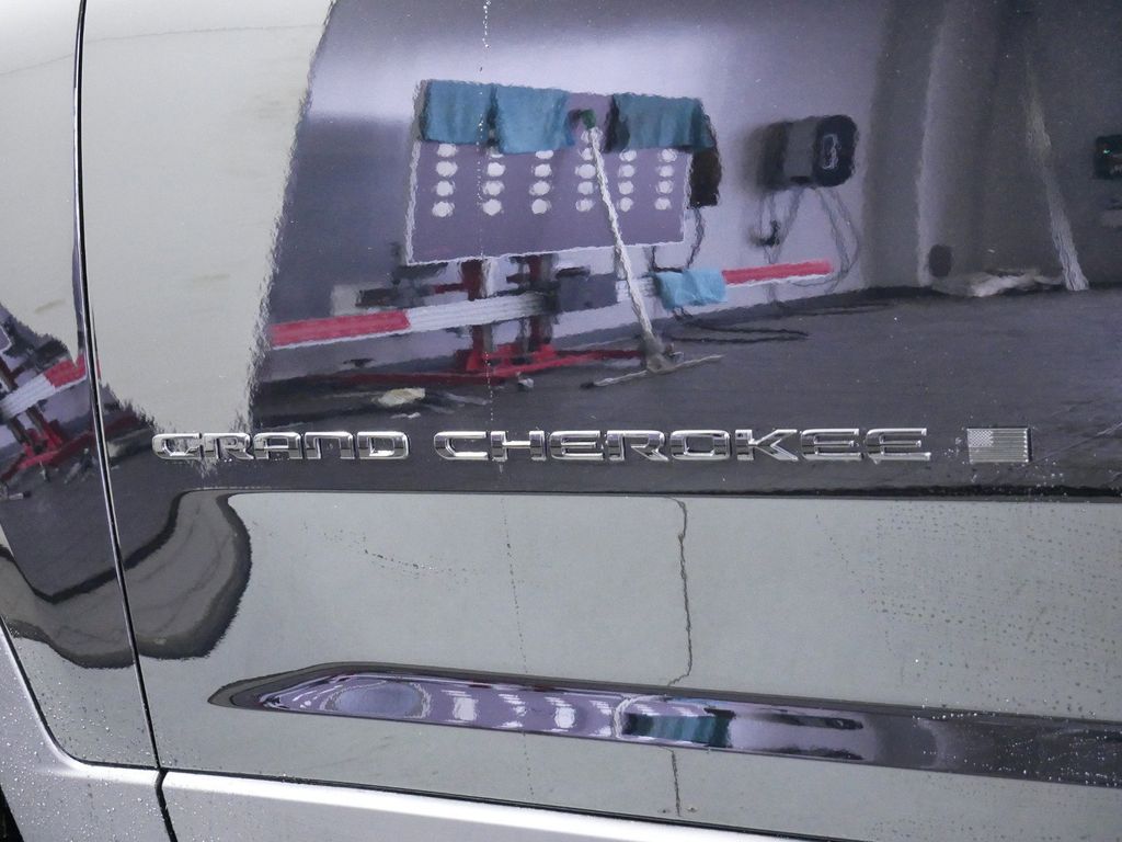 2024 Jeep Grand Cherokee Altitude 17