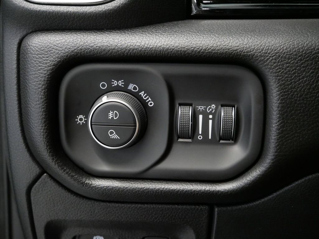 Thumbnail: 2026 RAM 1500 - 35