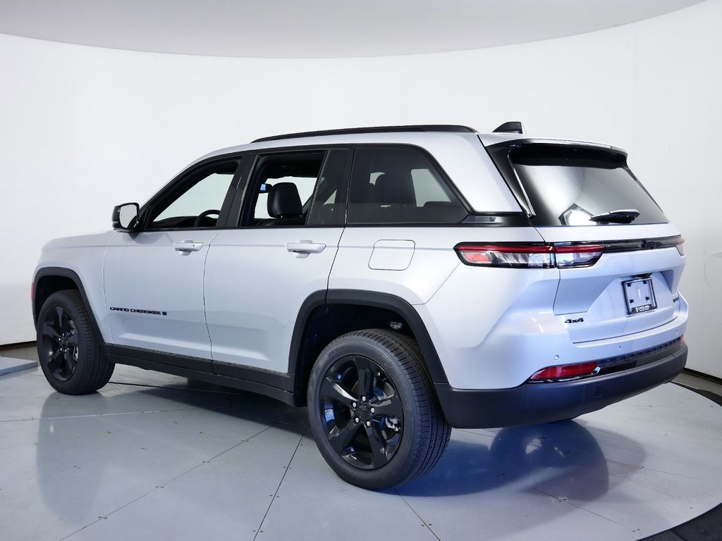 Thumbnail: 2025 Jeep Grand Cherokee - 16