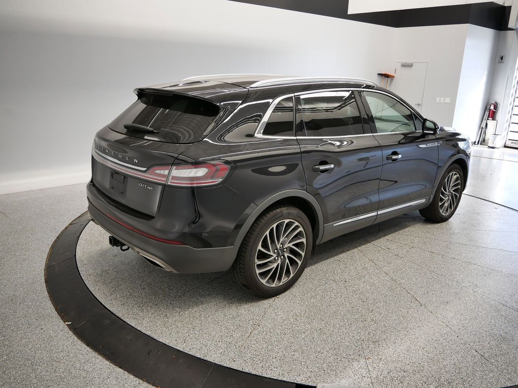 Thumbnail: 2019 Lincoln Nautilus - 17