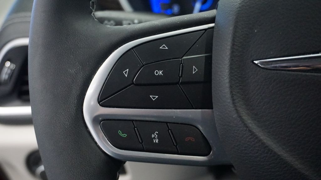 Thumbnail: 2023 Chrysler Pacifica - 36