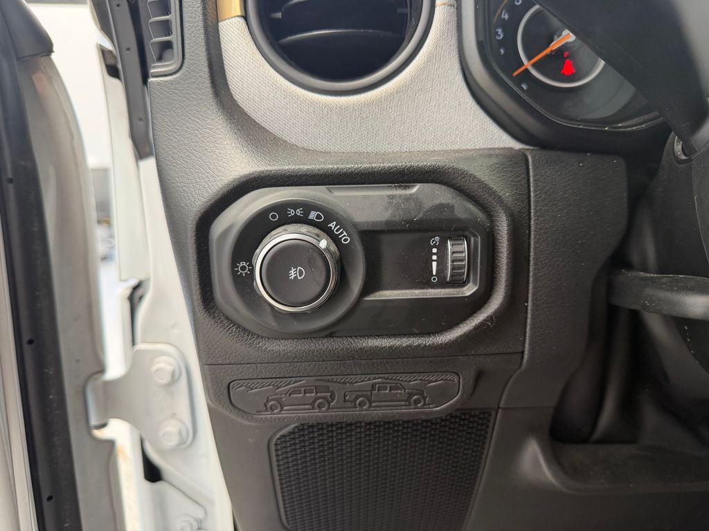 Thumbnail: 2024 Jeep Wrangler - 22