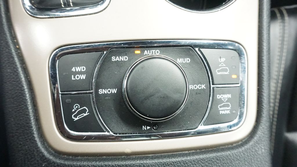 Thumbnail: 2017 Jeep Grand Cherokee - 37