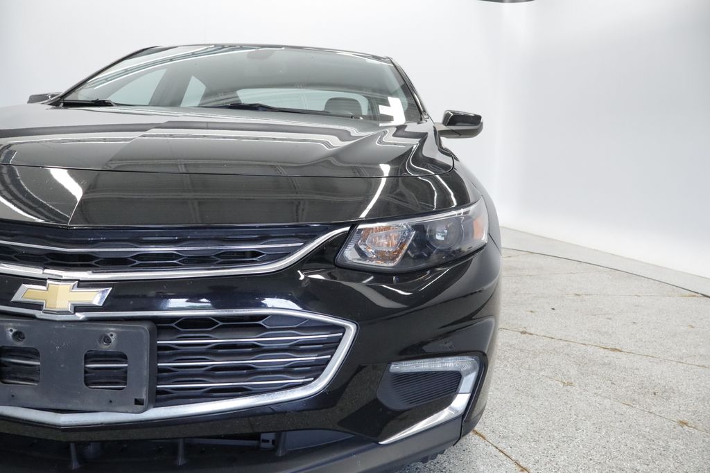 Thumbnail: 2017 Chevrolet Malibu - 12