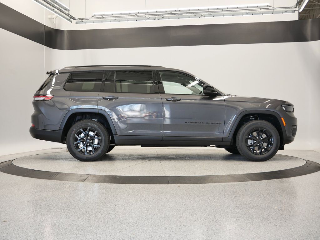 Thumbnail: 2025 Jeep Grand Cherokee L - 9