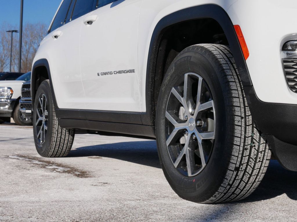 Thumbnail: 2025 Jeep Grand Cherokee - 7