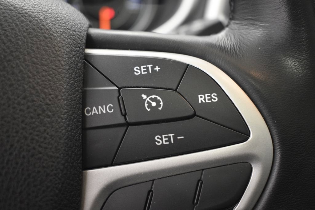 Thumbnail: 2016 Jeep Cherokee - 50