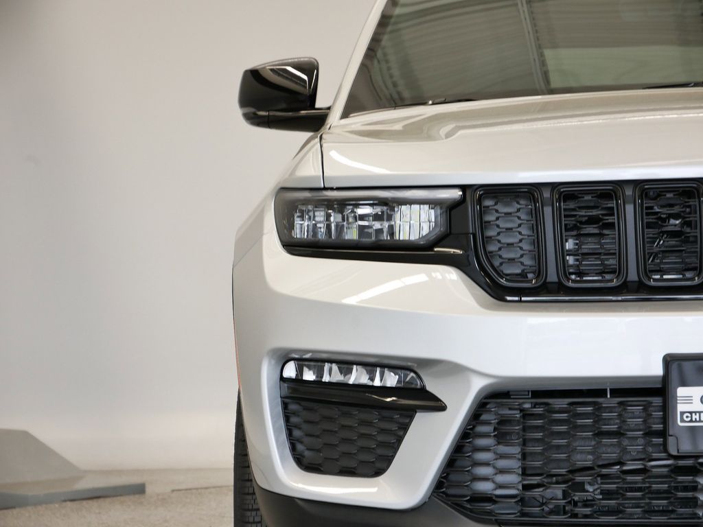 Thumbnail: 2025 Jeep Grand Cherokee - 49