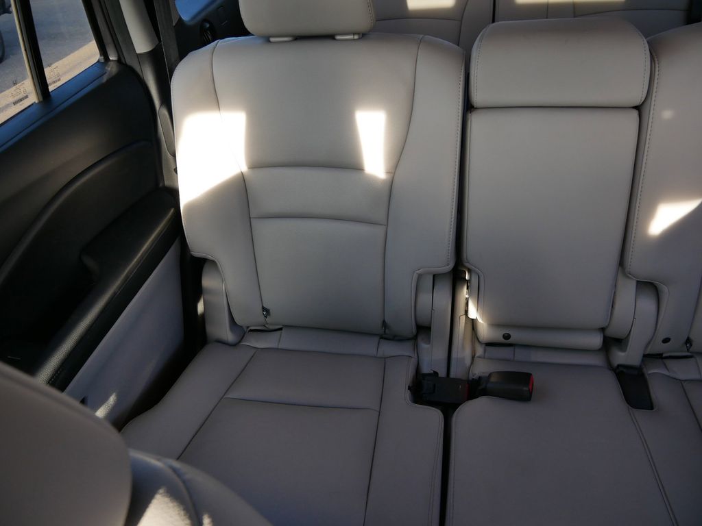 Thumbnail: 2018 Honda Pilot - 21